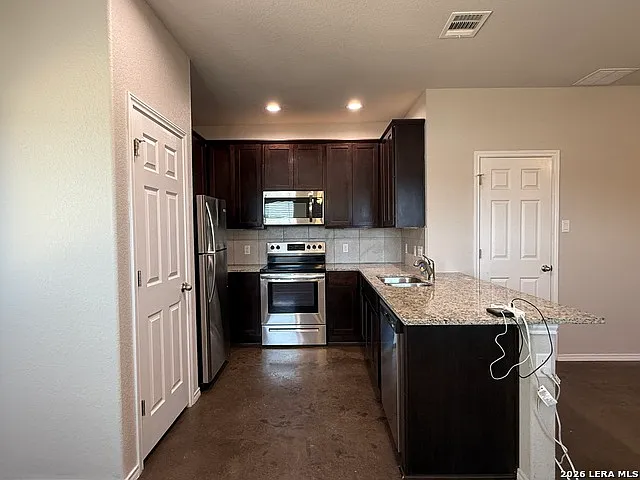 1139 Renee Way — Photo 3