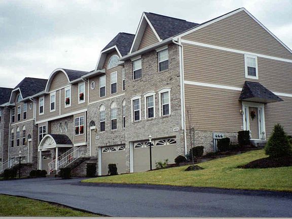 2nd image of 900 Hawthorne Cir #1655925