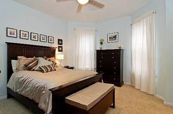 3rd image of 4542 N Greenview Ave