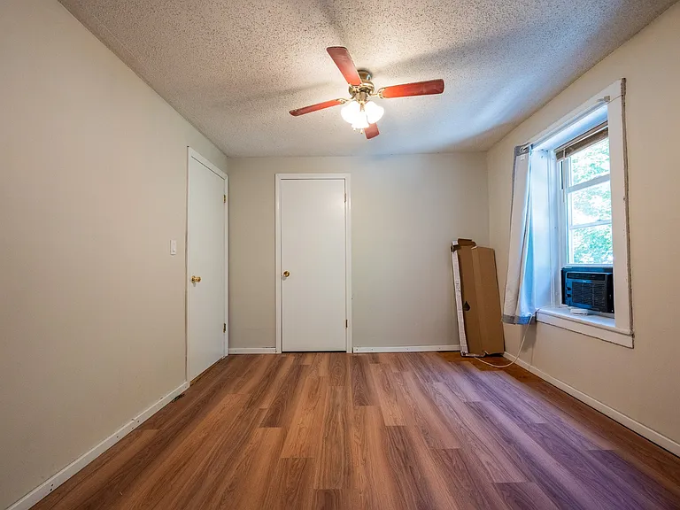 977 Riverside Dr #B — Photo 8