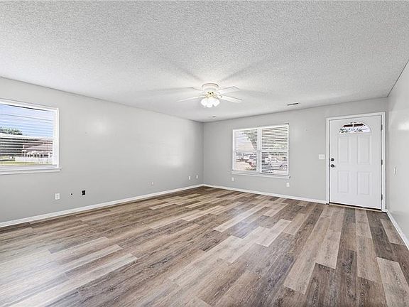 4th image of 105 Basswood Ct