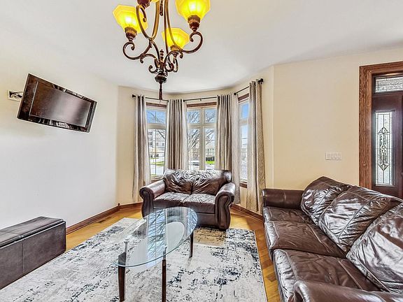 4th image of 7502 W Ainslie St