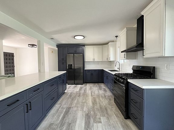 2nd image of 158 Pinehurst Ct
