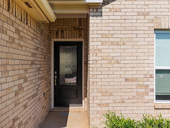 2nd image of 1712 Amaranth Ln