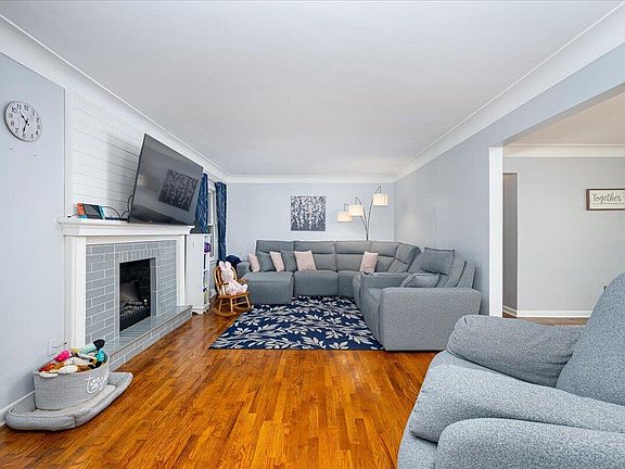 5th image of 461 E Monroe St