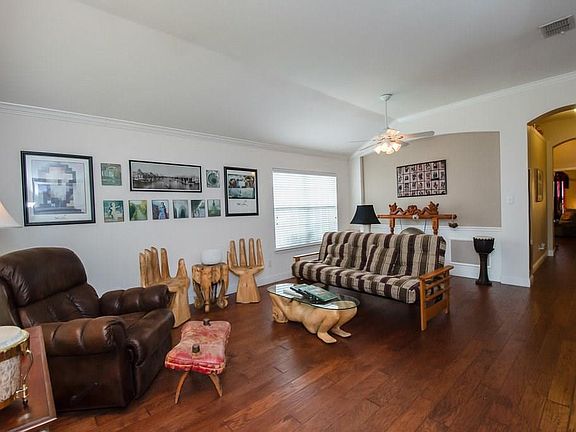 4th image of 18 Mary Lou Ct