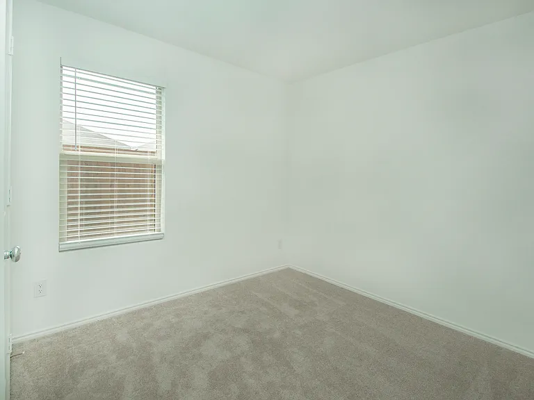 2905 Kings Table Ct — Photo 13