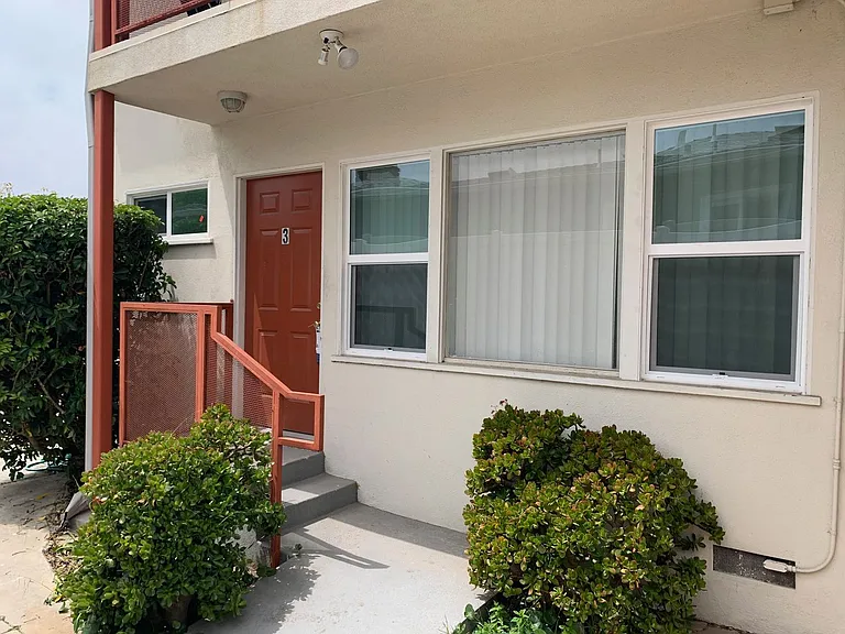 612 E Queen St — Photo 4