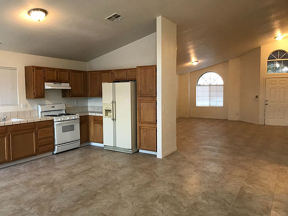 4th image of 2642 Lone Butte Dr