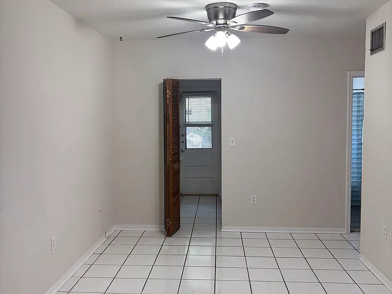 233 Phoenetia Ave #2 — Photo 4