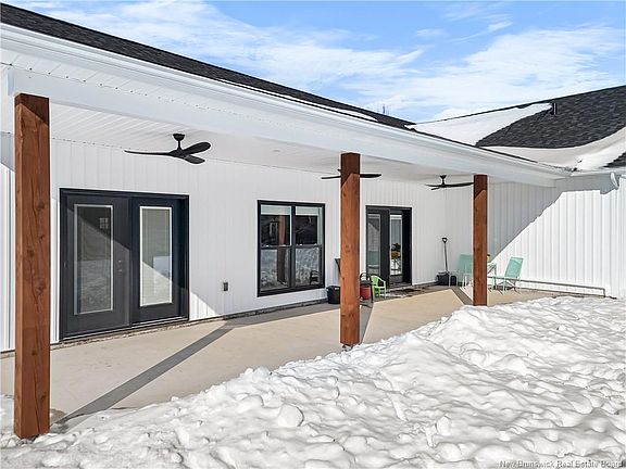 4th image of 72 Indian Island Rd