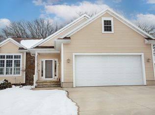209 Oak Ridge Cir, Waverly, IA 50677