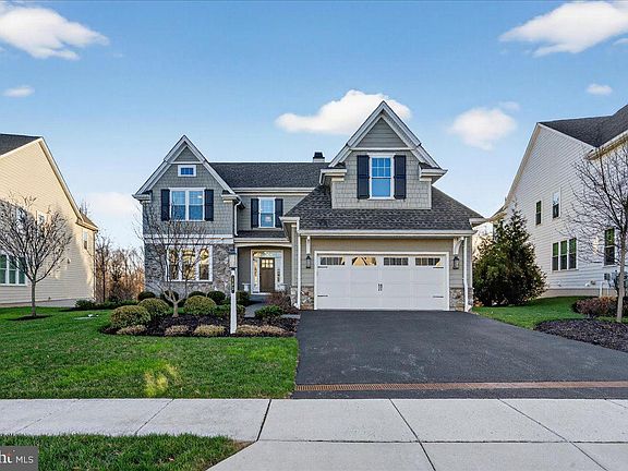 5th image of 122 Chapel Hill Cir