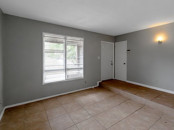4th image of 3325 Valley Bend Rd