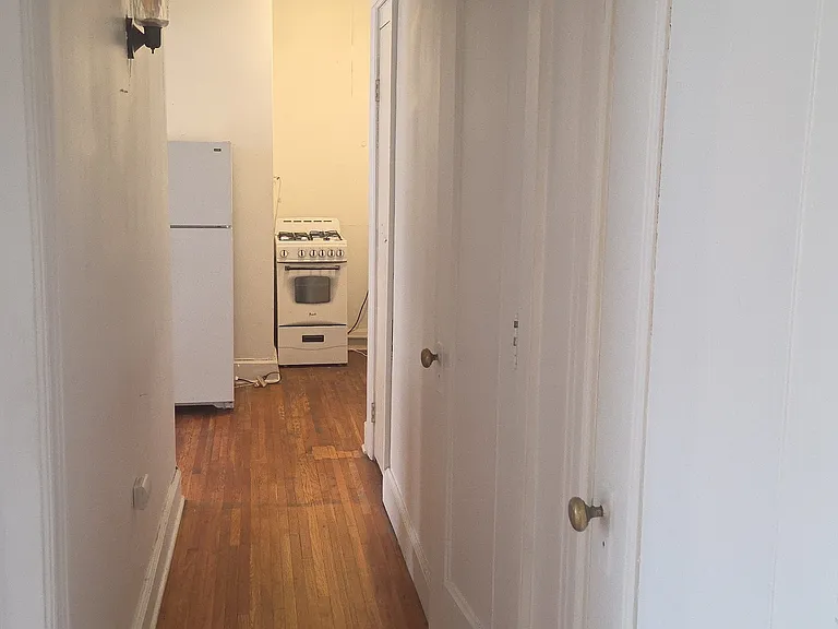 264 Alexander St #4 — Photo 5