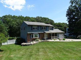 21 Devonshire Dr, Waterford, CT 06385