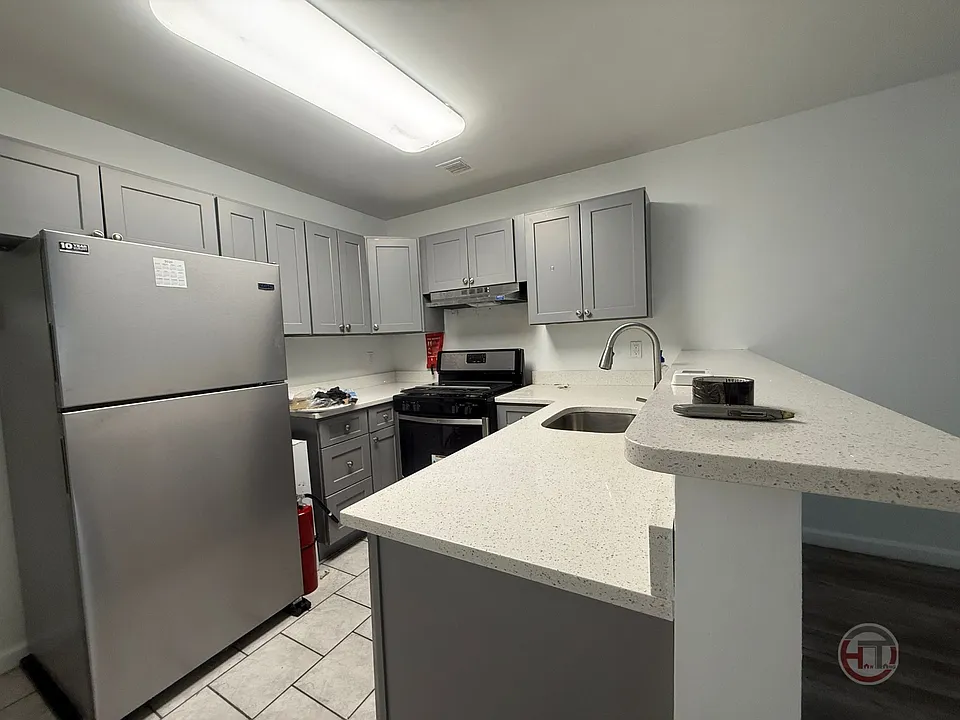 2410 Westchester Ave #1F