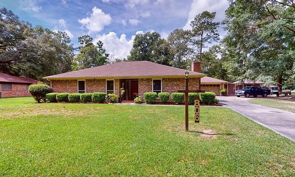 1st image of 806 Camphor Cir