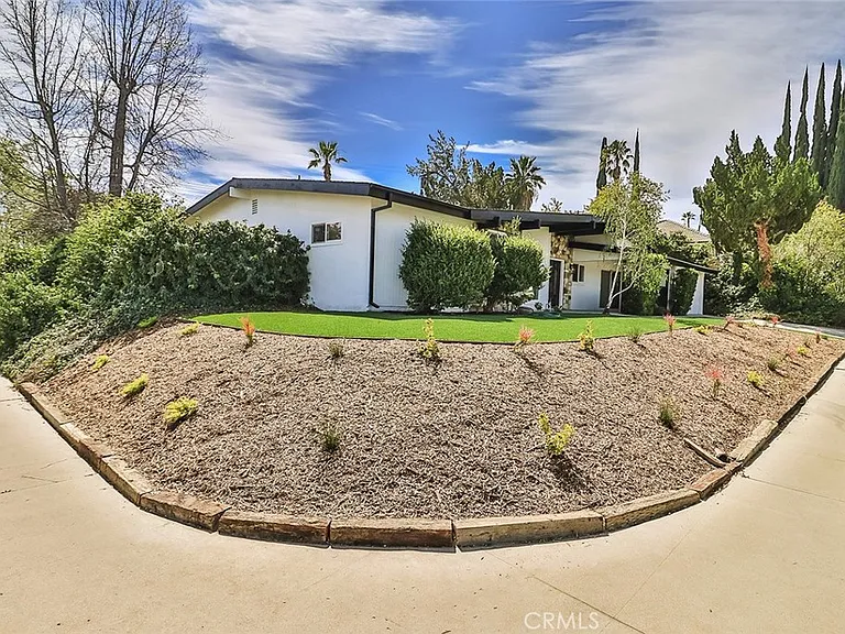 23540 Kivik St — Photo 3