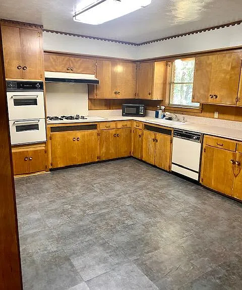 1708 Linden Dr — Photo 3