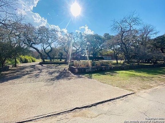 2nd image of 204 Meadowbrook Dr