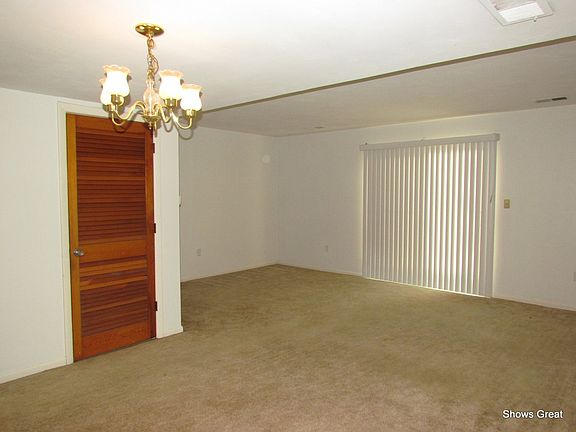 5th image of 132 Southampton Dr