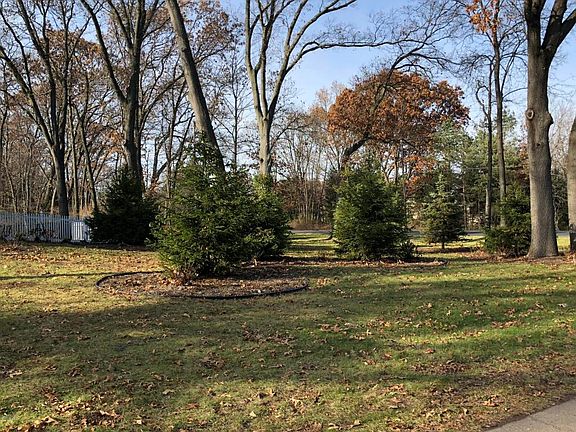 3rd image of 8030 Oak Hill Dr