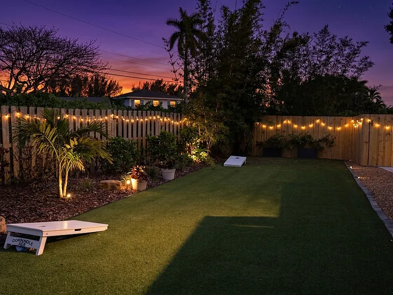 7424 Venetian Way — Photo 48