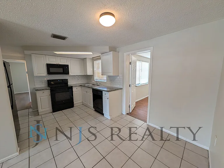7024 Rockwood Dr — Photo 6