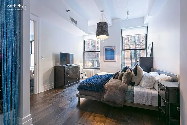 Sold by Sotheby's International Realty | media 9