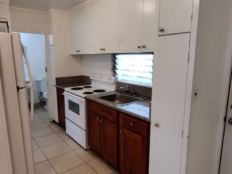 1st image of 611 University Ave #104