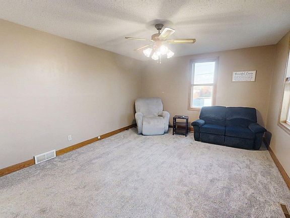 5th image of 326 Center St