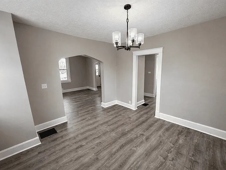 2550 Montana Ave — Photo 11