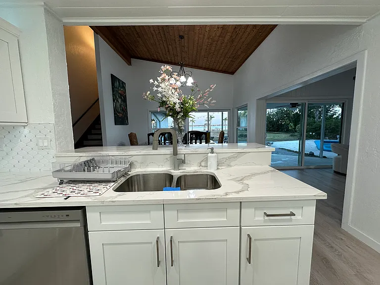 2650 Philippe Pkwy — Photo 3