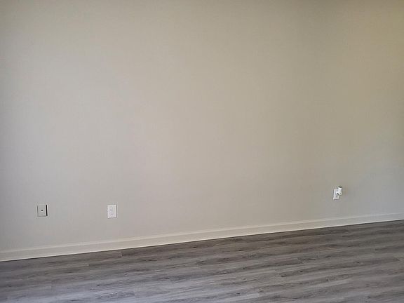 4th image of 126 Langley Dr Unit B