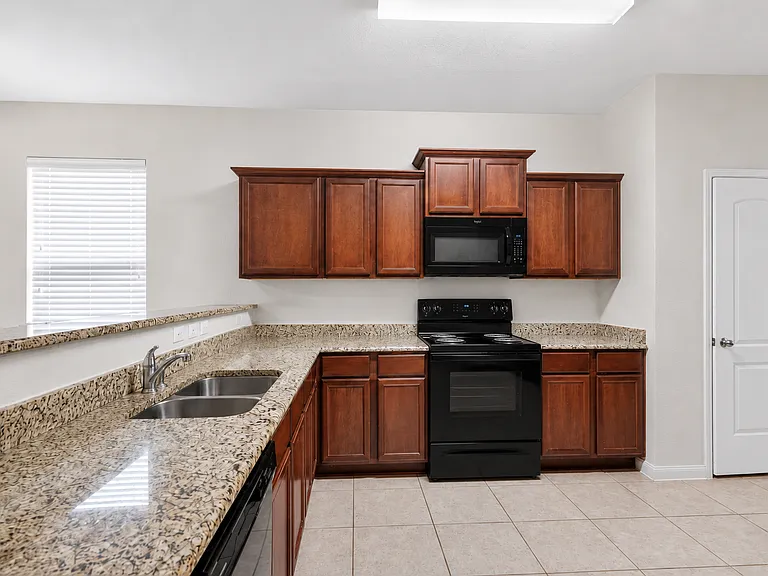 1224 Arizona Dr — Photo 2