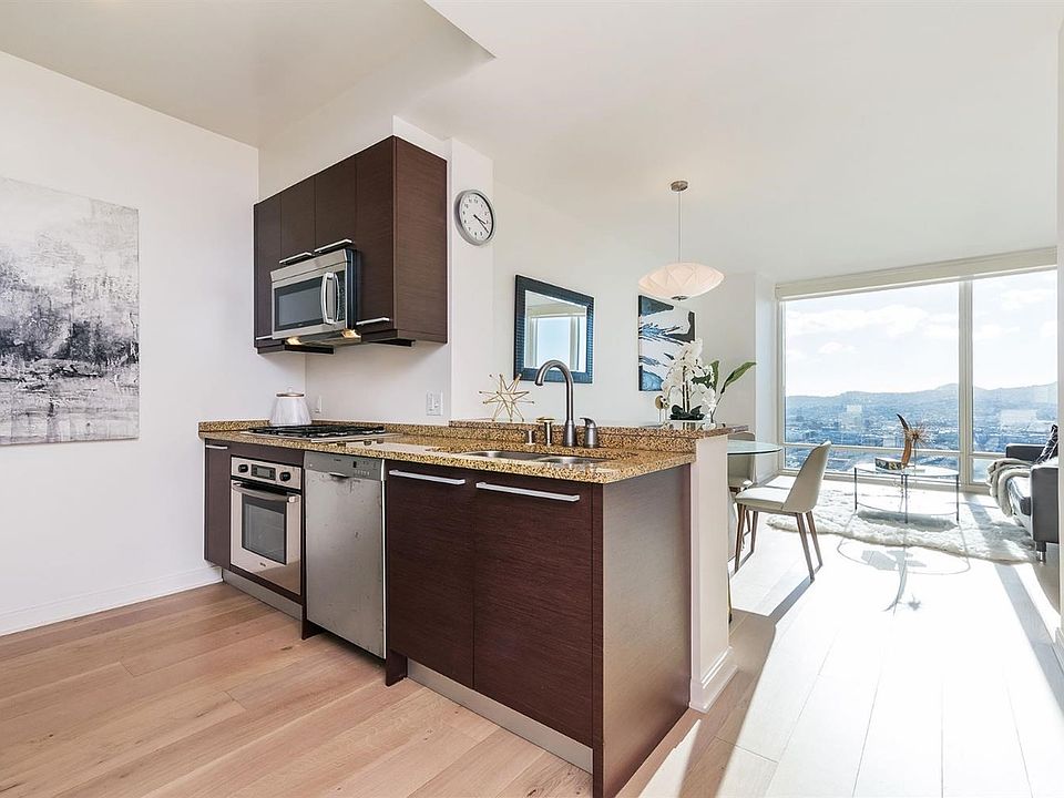 1st image of 425 1st St Unit 3905