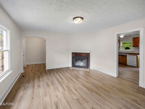 5th image of 359 Nash Rd