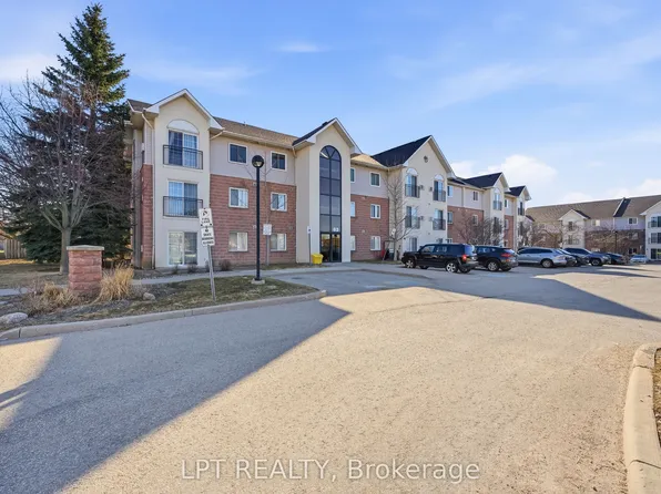 83 Aspen Springs Dr #107, Clarington, ON L1C 5J7