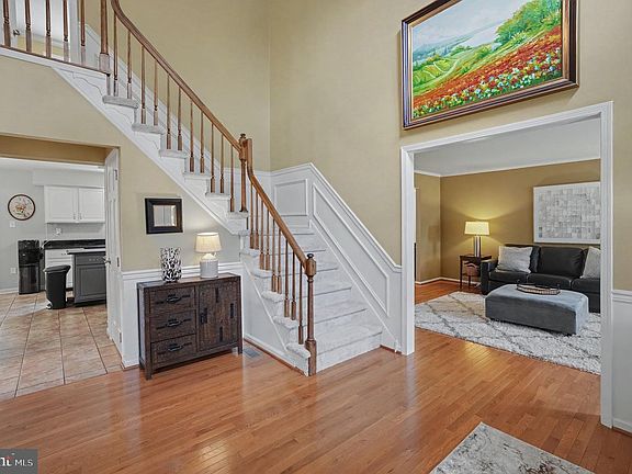 5th image of 970 Clover Ct