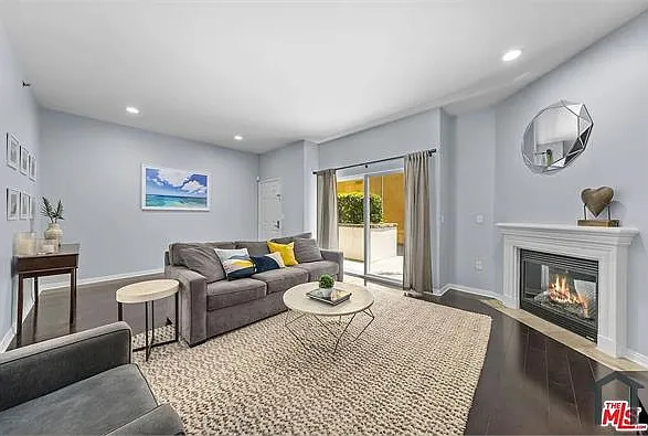 3 bed, 2000 sqft, $5,500 — Photo 2