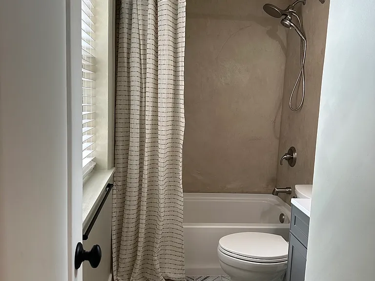 107 W Hill St — Photo 8
