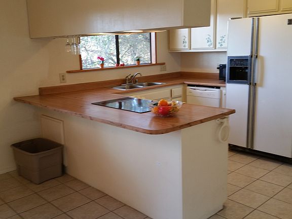 4th image of 22781 Circle Ave