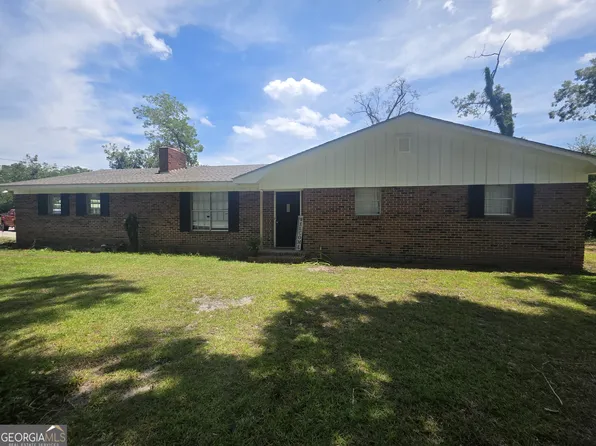 39 Waldon St, Baxley, GA 31513