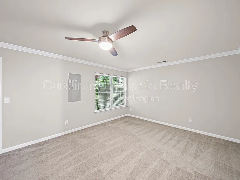 1526 Royal Auburn Ave — Photo 29