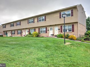 2 Meadow View Dr #10, Leola, PA 17540