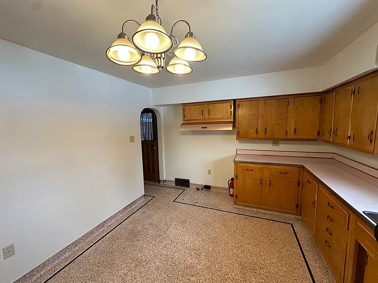445 Constitution Blvd — Photo 4