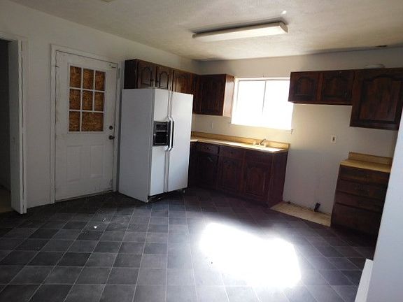 5th image of 406 Ethel St