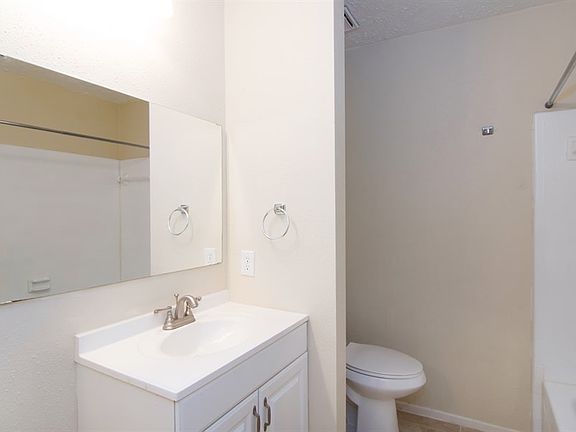 4th image of 16719 Pebbleglen Dr