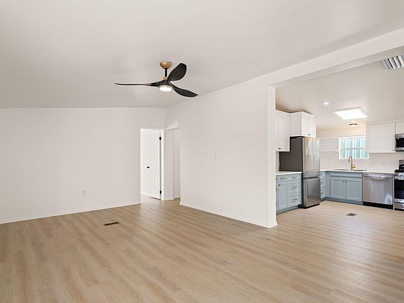 4th image of 409 2nd St SW